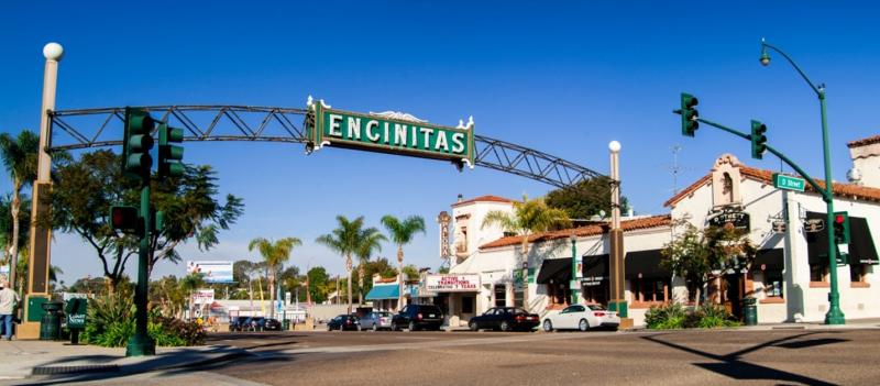 Entrance to Encinitas. Intersection photo perspective.