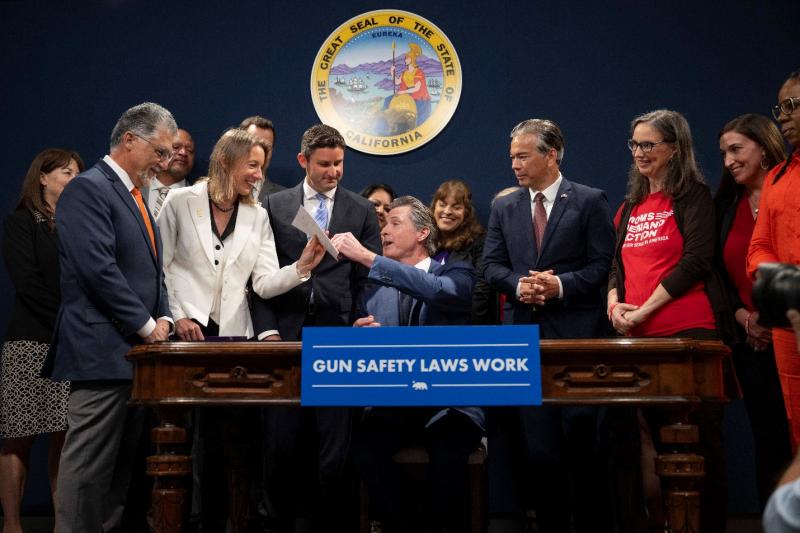 gavin-newsom-handing-senator-blakespear-bill